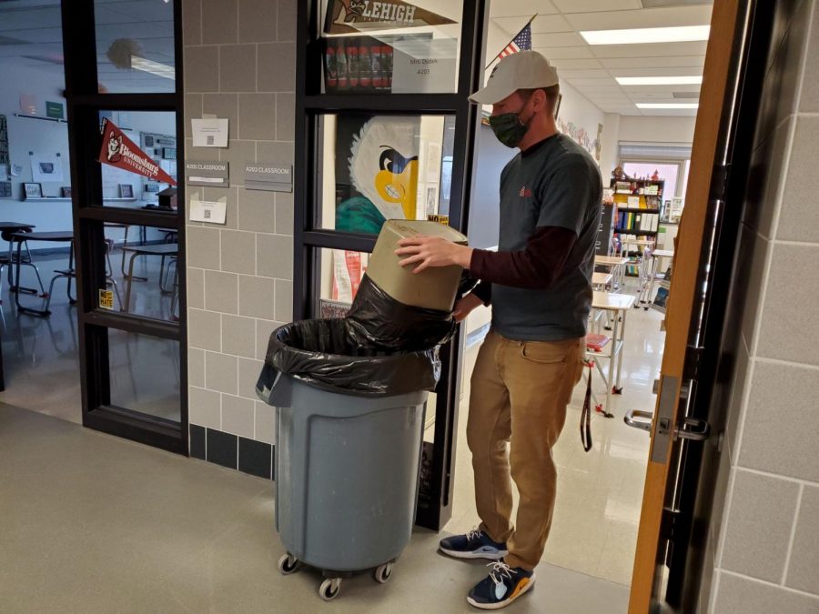 %2A%2AExtra+maintenance...%2A%2A+%2ACollecting+trash%2C+custodian+Dennis+Gibson+goes+from+room+to+room+throughout+the+school+to+clean+them+after+students+leave+the+building.+The+custodial+staff+have+had+to+adapt+to+many+changes+to+their+cleaning+protocols+because+of+the+pandemic.%2A+%0A%0A%2AArrowhead+Photo+by+Ben+Shadle%2A+