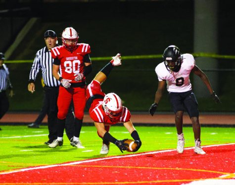 En pointe...Scoring a touchdown, junior Ryan Sadowski dives for the endzone during this 
year’s homecoming game. Souderton football defeated Harry S. Truman High School 38-0 on 
October 7.