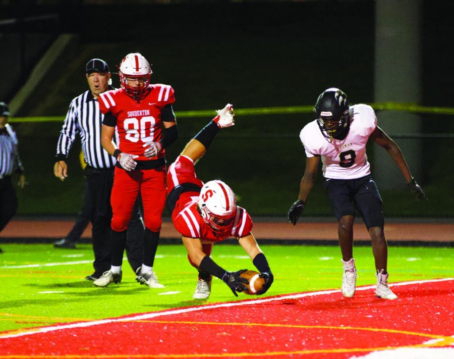 En pointe...Scoring a touchdown, junior Ryan Sadowski dives for the endzone during this 
year’s homecoming game. Souderton football defeated Harry S. Truman High School 38-0 on 
October 7.